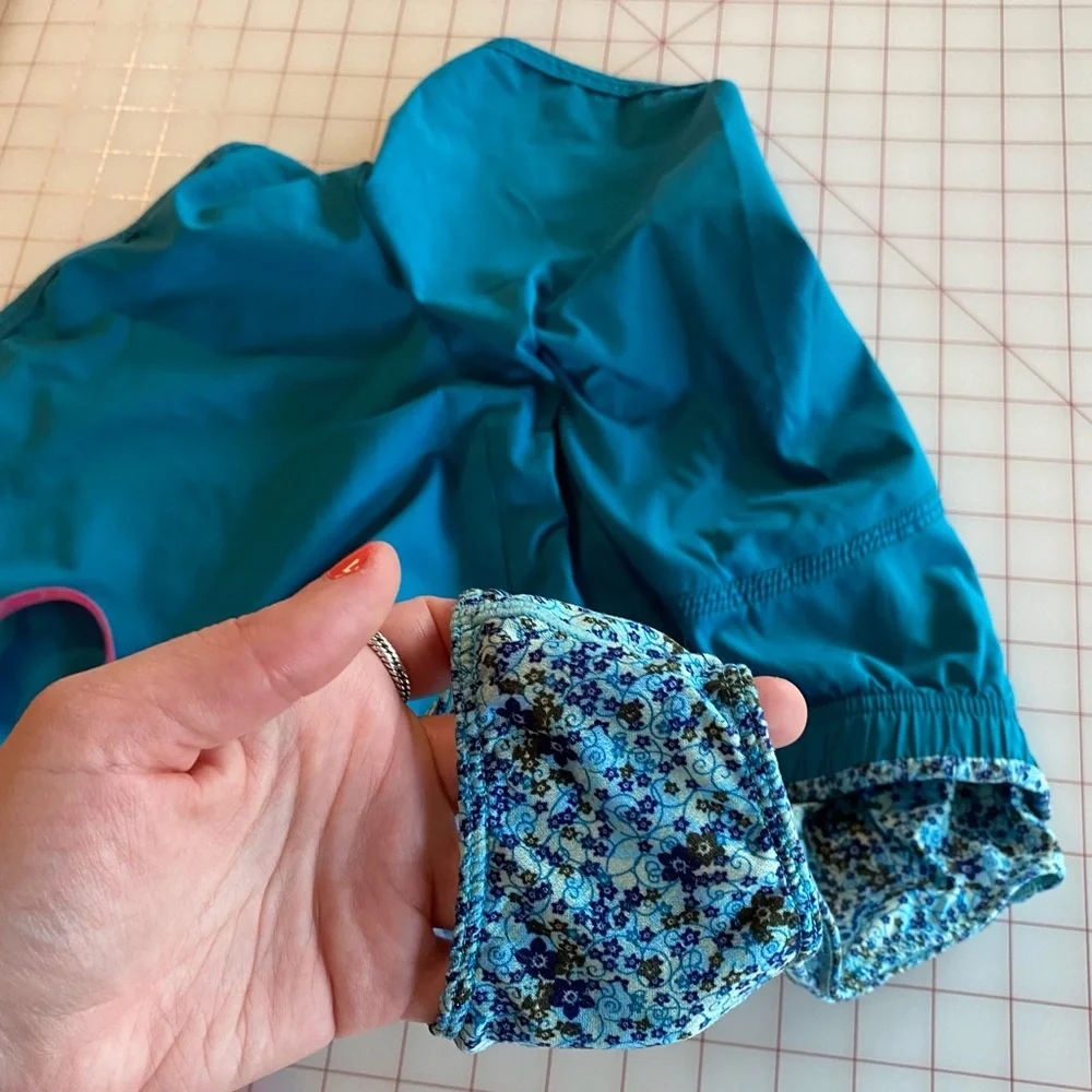 New Balance women’s turquoise blue floral athletic running shorts size medium